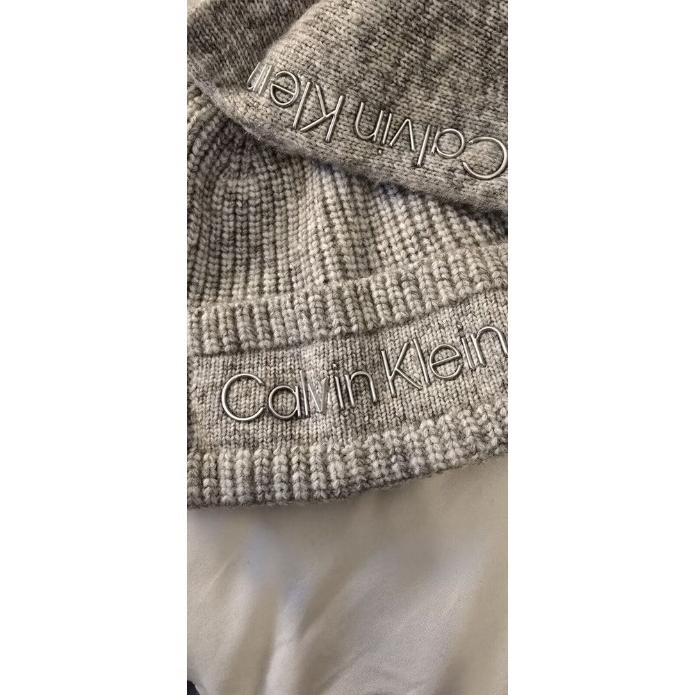 NWT , Calvin Klein Women's Hat & Gloves Set Embossed‎ Logo Gray
